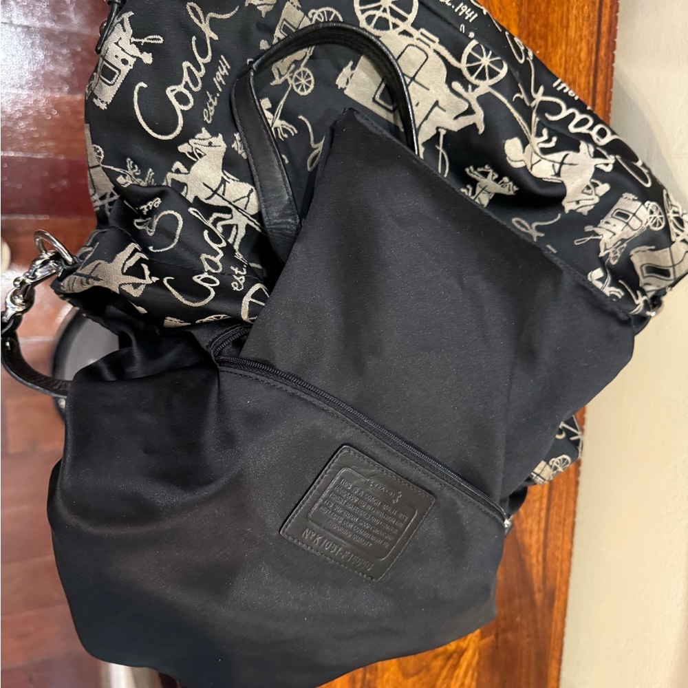 Medium Coach Pocketbook - Picture 6 of 6